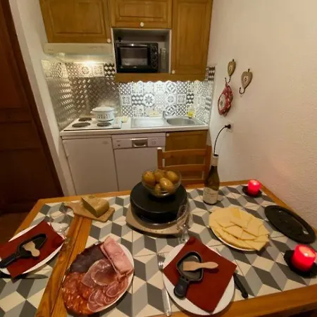 Village Apartment *